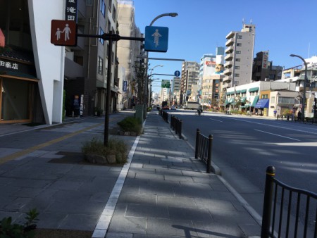 自転車専用道路。（浅草～上野にて・・・）